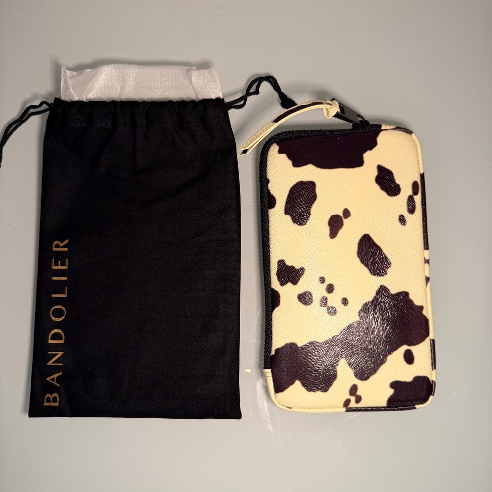 BANDOLIER - Expanded Pouch only
PRINTED COWHIDE EXPANDED ZIP POUCH IN ZEBRA/GOLD - Picture 2 of 3